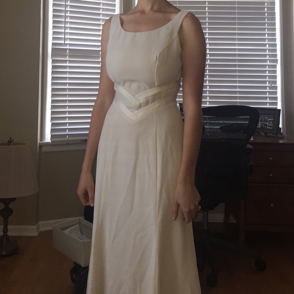 Dresses & Skirts - Wedding Dress size 4